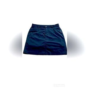 Eddie Bauer size 4 black skirt with built-in shorts